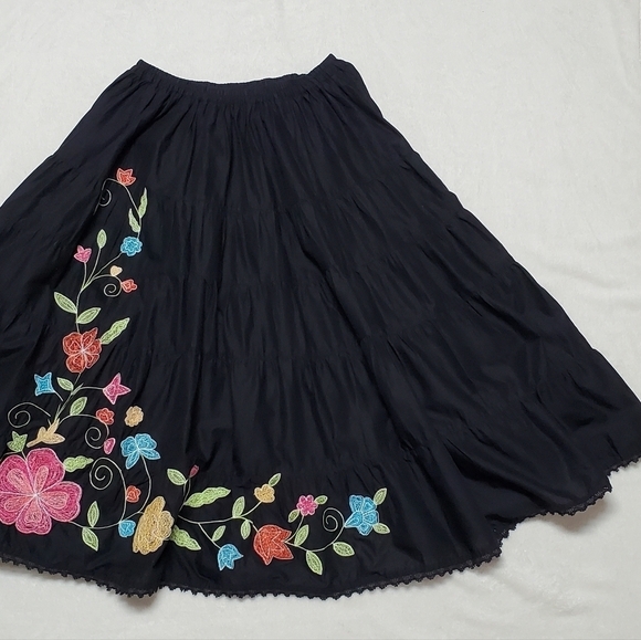 Vintage 90s-Y2K Tantrums Black Floral Embroidered Boho Gypsy Full Circle Skirt M - Picture 5 of 12